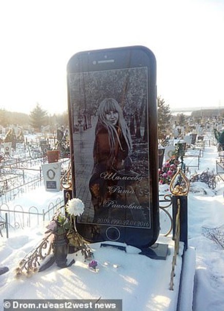 سنگ قبر عجیب دختر جوان در روسیه +تصاویر
